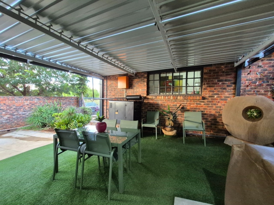 5 Bedroom Property for Sale in Langenhovenpark Free State